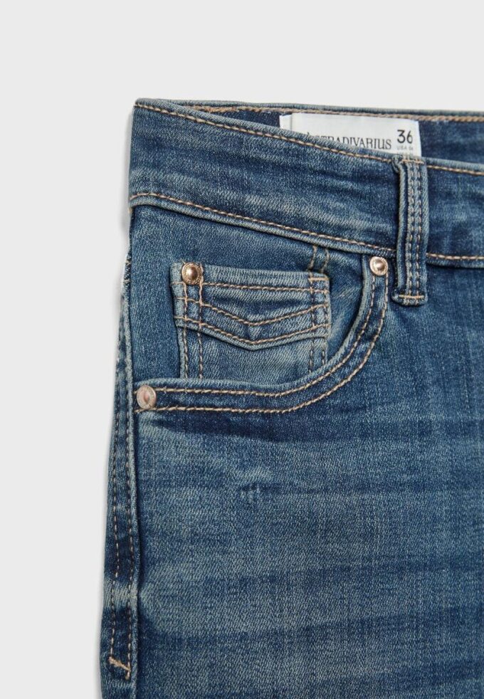 D07 High-Waist Jeans