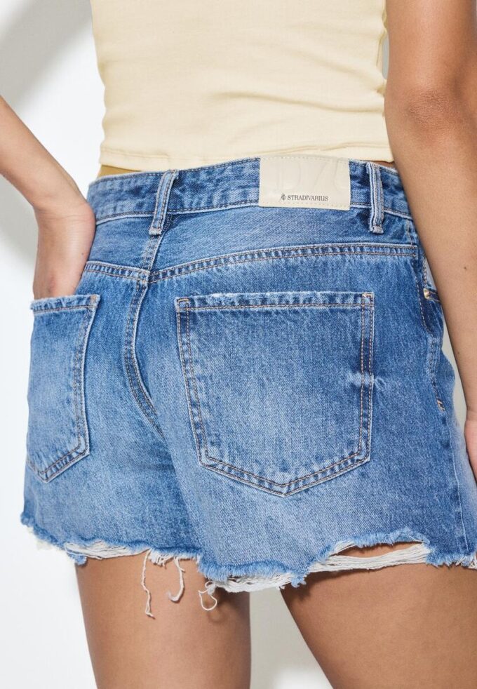 D75 Gescheurde denimshort