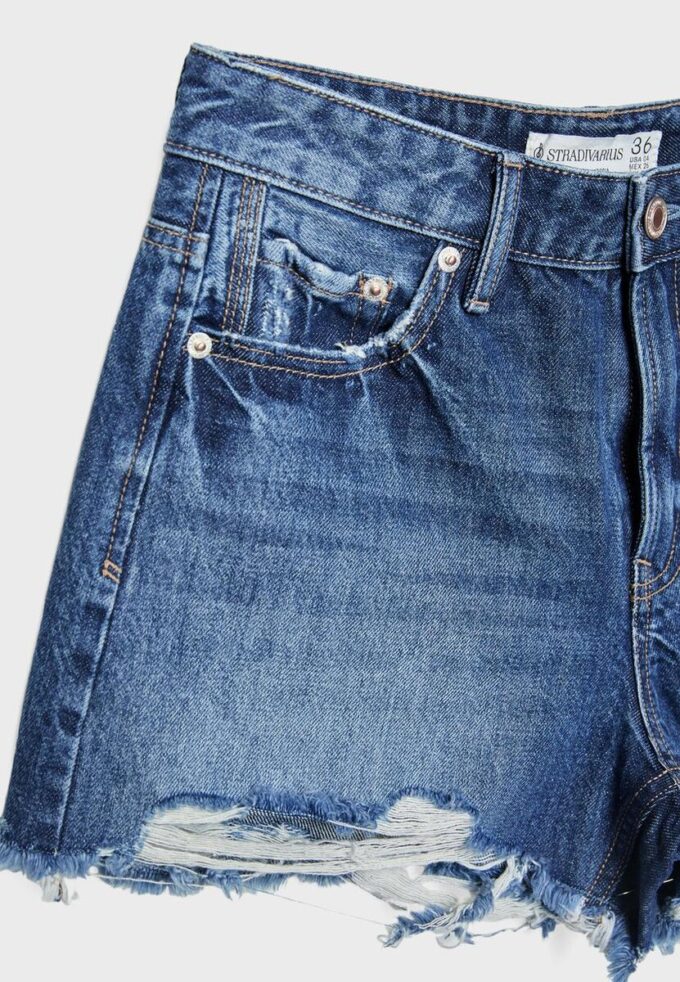 D75 Gescheurde denimshort