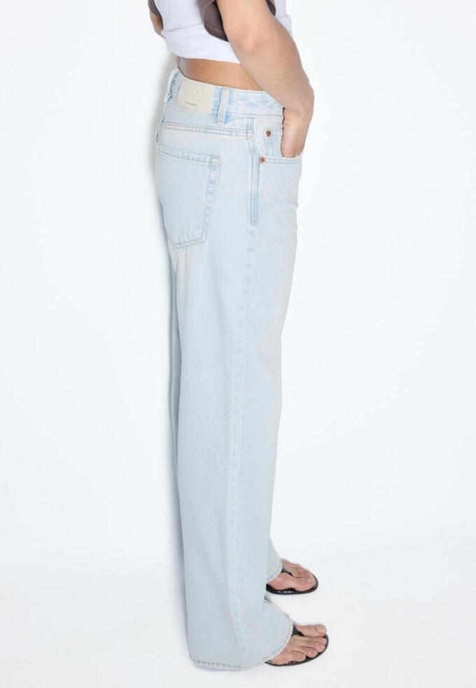 D92 rechte jeans met Wide Leg pijpen D92 rechte jeans met Wide Leg pijpen