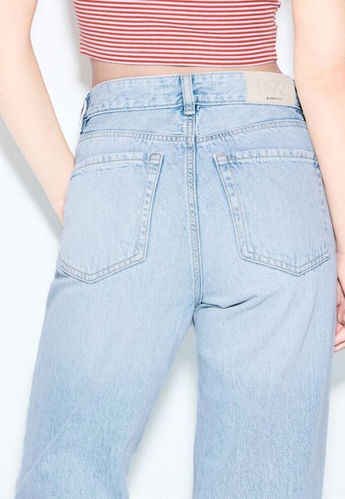 D92 rechte jeans met Wide Leg pijpen D92 rechte jeans met Wide Leg pijpen