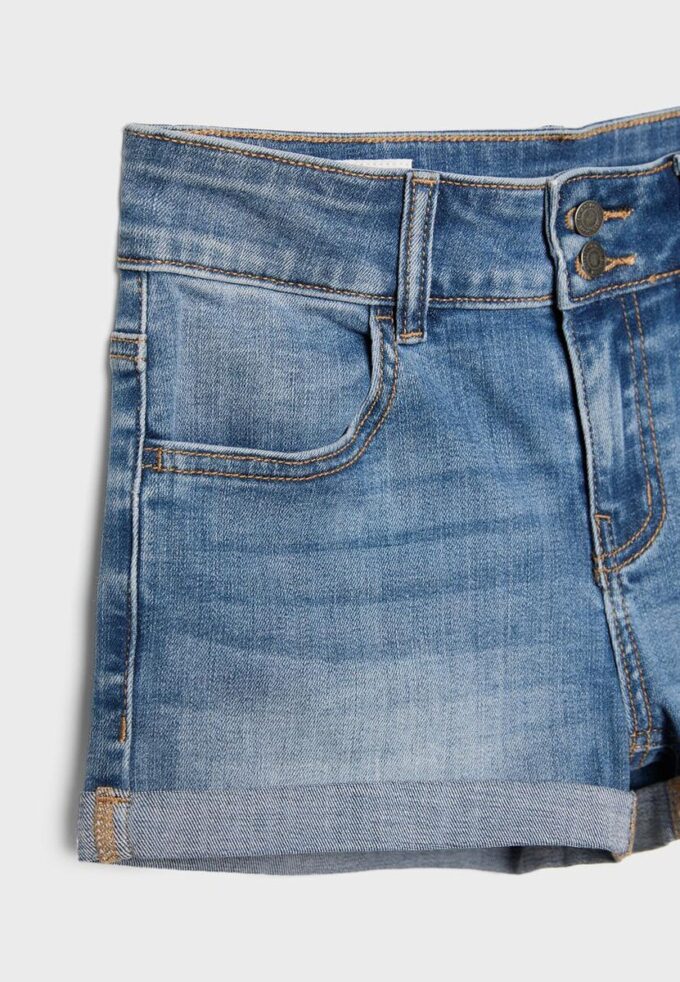 Denimshort met omgeslagen zoom
