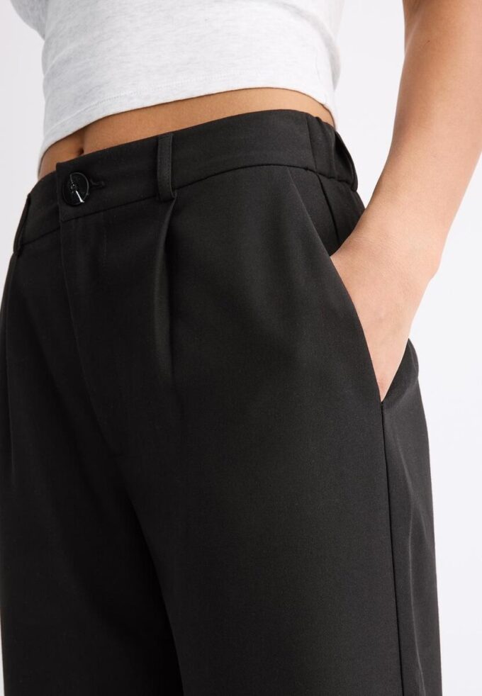 Elegante broek met rechte pijpen Elegante broek met rechte pijpen
