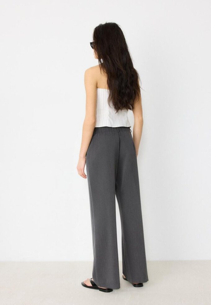 Elegante broek met rechte pijpen Elegante broek met rechte pijpen