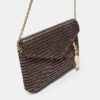 Envelop-crossbodytas met raffia-effect