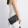 Envelop-crossbodytas met raffia-effect