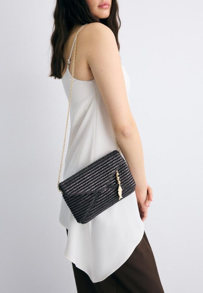 Envelop-crossbodytas met raffia-effect