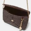 Envelop-crossbodytas met raffia-effect