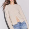 Gebreid jasje met knoopsluiting