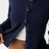Gebreid jasje met knoopsluiting