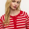 Gebreid vest met knopen en raglanmouwen