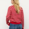 Gebreid vest met knopen en raglanmouwen