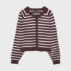Gebreid vest met knopen en raglanmouwen Gebreid vest met knopen en raglanmouwen