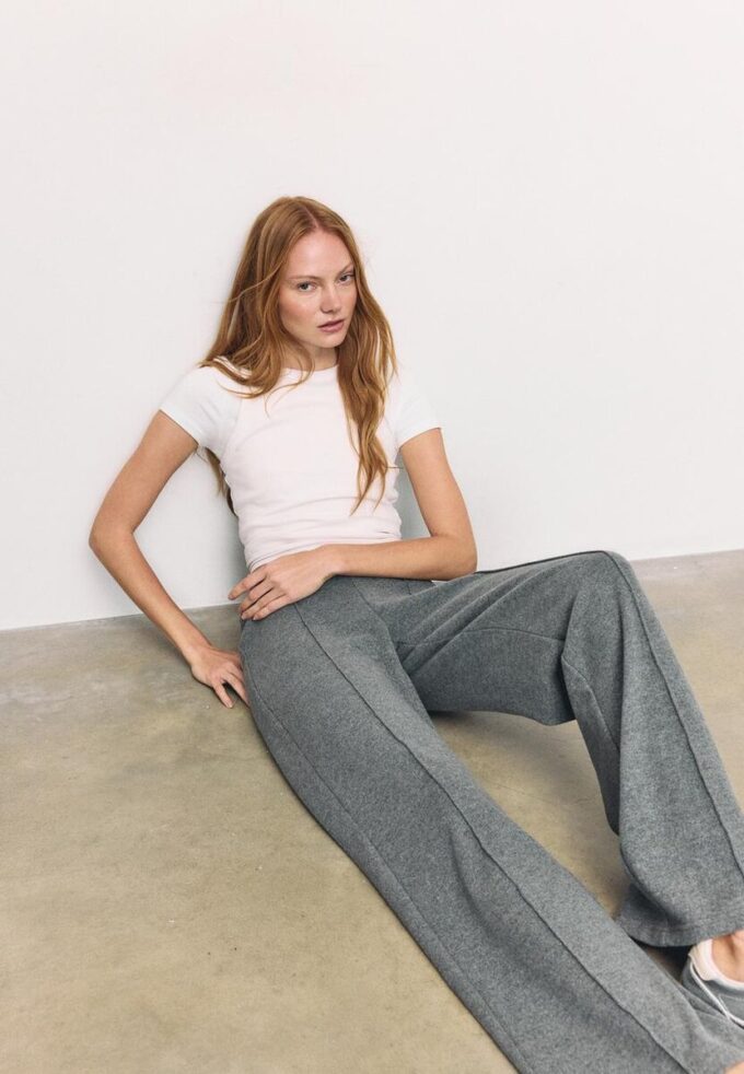 Gebreide broek met naaddetails Gebreide broek met naaddetails