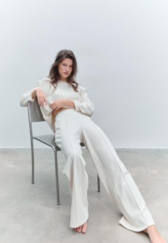 Gebreide broek met naaddetails