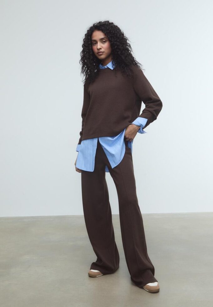 Gebreide broek met naaddetails Gebreide broek met naaddetails