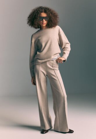 Gebreide broek met naaddetails