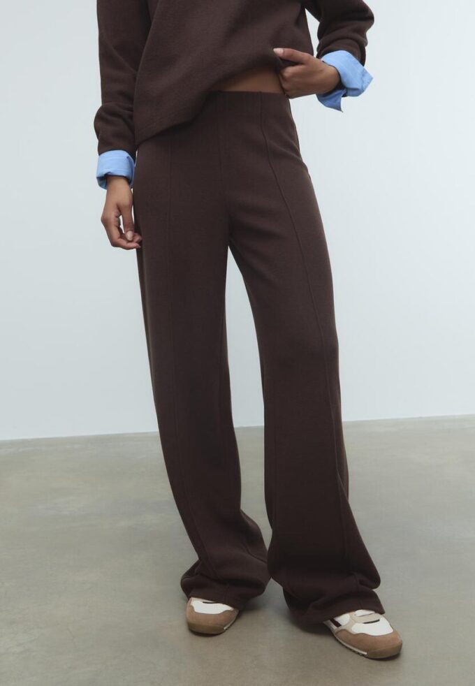 Gebreide broek met naaddetails Gebreide broek met naaddetails