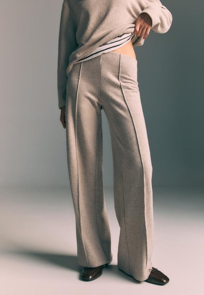 Gebreide broek met naaddetails Gebreide broek met naaddetails