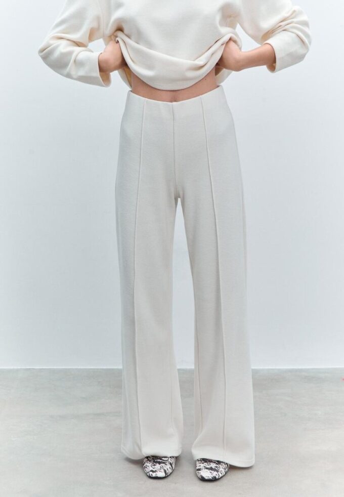 Gebreide broek met naaddetails Gebreide broek met naaddetails