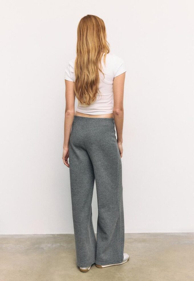 Gebreide broek met naaddetails Gebreide broek met naaddetails