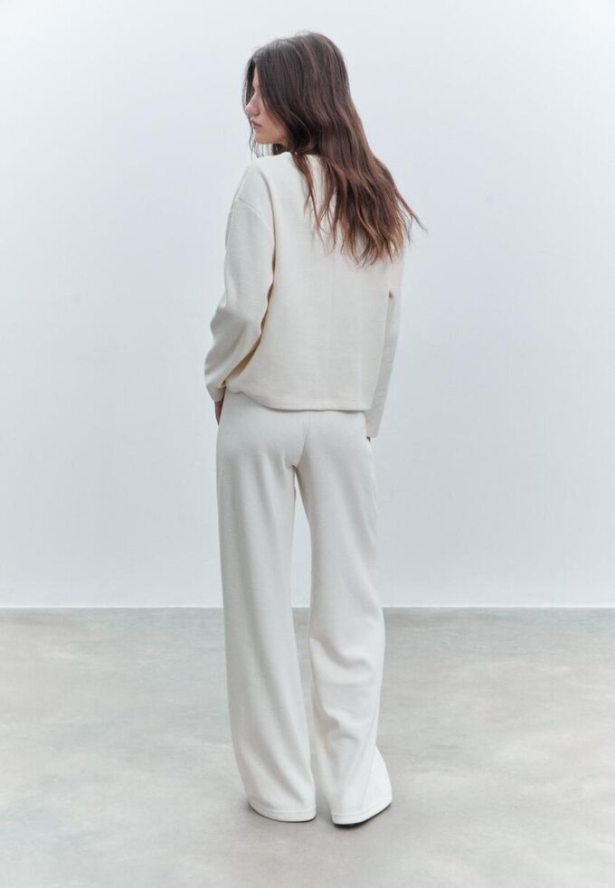 Gebreide broek met naaddetails Gebreide broek met naaddetails