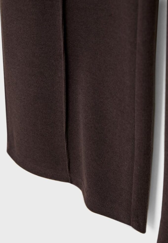 Gebreide broek met naaddetails Gebreide broek met naaddetails