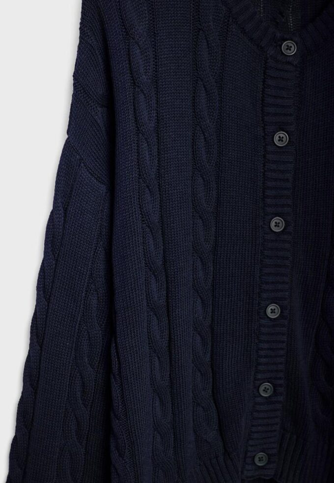 Geknoopt vest met kabelpatroon Geknoopt vest met kabelpatroon