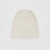Geribde beanie met plaquette