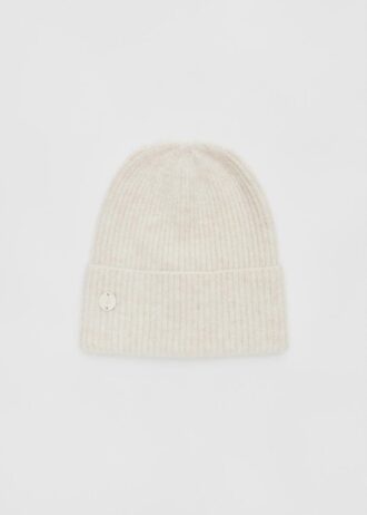 Geribde beanie met plaquette