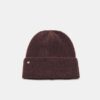 Geribde beanie met plaquette