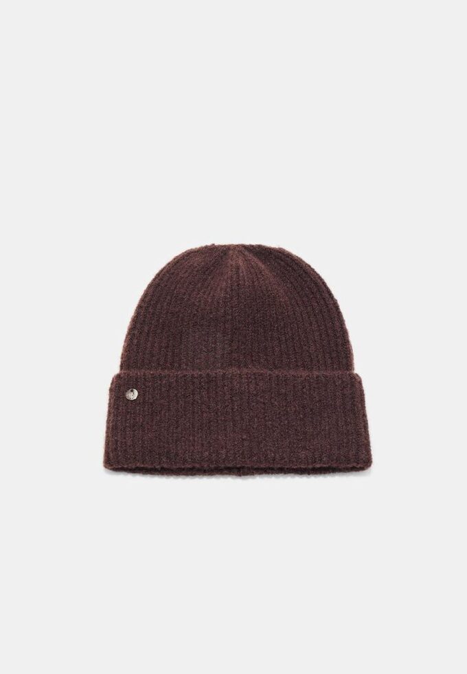 Geribde beanie met plaquette
