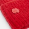 Geribde beanie met plaquette