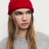 Geribde beanie met plaquette