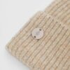 Geribde beanie met plaquette