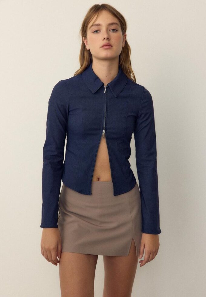 Getailleerd denim overhemd met dubbele ritssluiting Getailleerd denim overhemd met dubbele ritssluiting