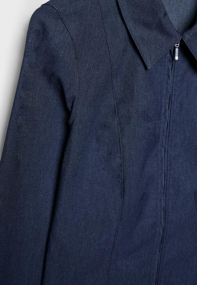 Getailleerd denim overhemd met dubbele ritssluiting Getailleerd denim overhemd met dubbele ritssluiting