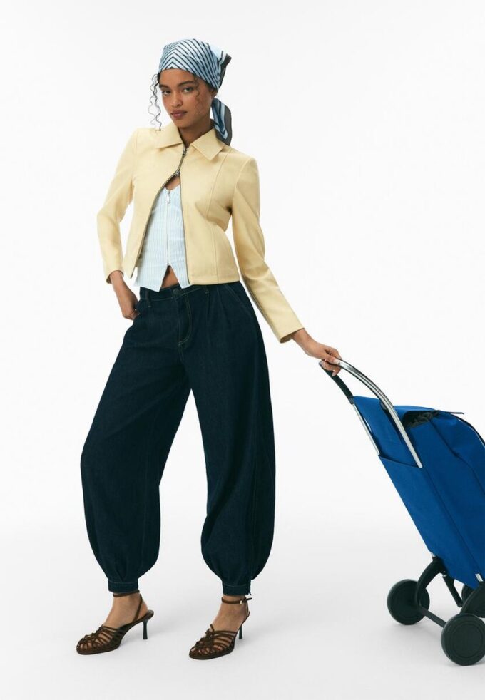Getailleerd jasje met leerlook