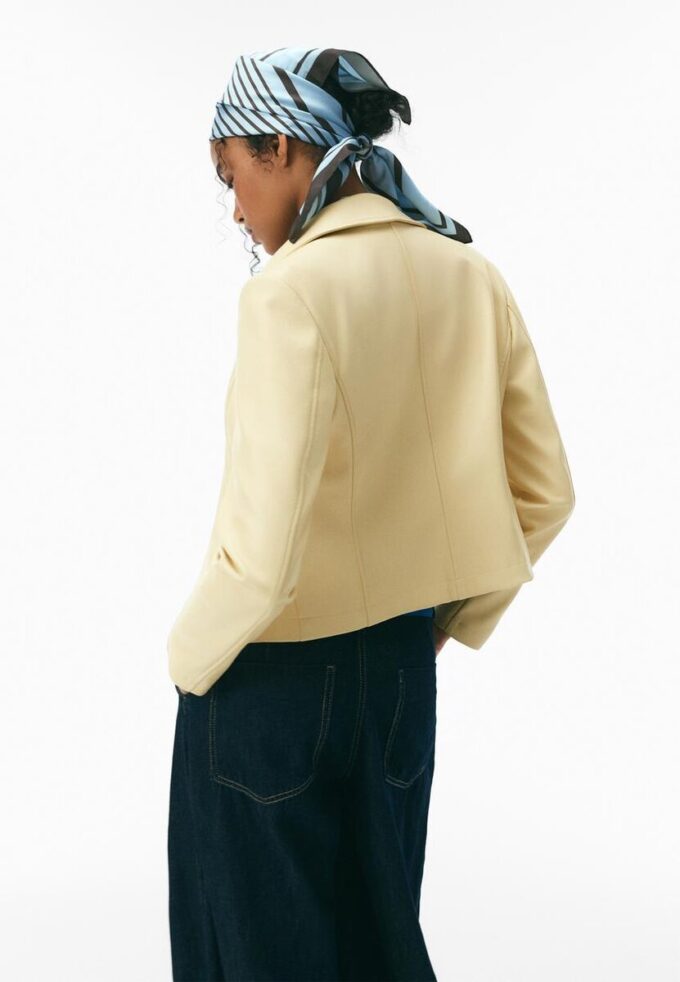 Getailleerd jasje met leerlook