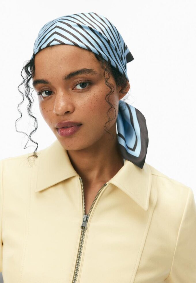 Getailleerd jasje met leerlook