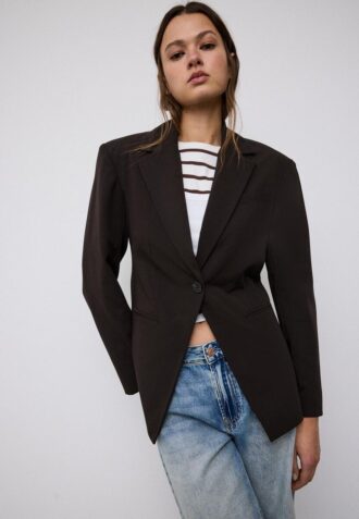 Getailleerde blazer met knopen