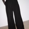Getailleerde broek met Wide Leg pijpen en coupenaden Getailleerde broek met Wide Leg pijpen en coupenaden
