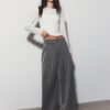 Getailleerde broek met Wide Leg pijpen en coupenaden Getailleerde broek met Wide Leg pijpen en coupenaden