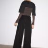 Getailleerde broek met Wide Leg pijpen en coupenaden Getailleerde broek met Wide Leg pijpen en coupenaden