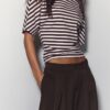 Getailleerde broek met Wide Leg pijpen en coupenaden Getailleerde broek met Wide Leg pijpen en coupenaden