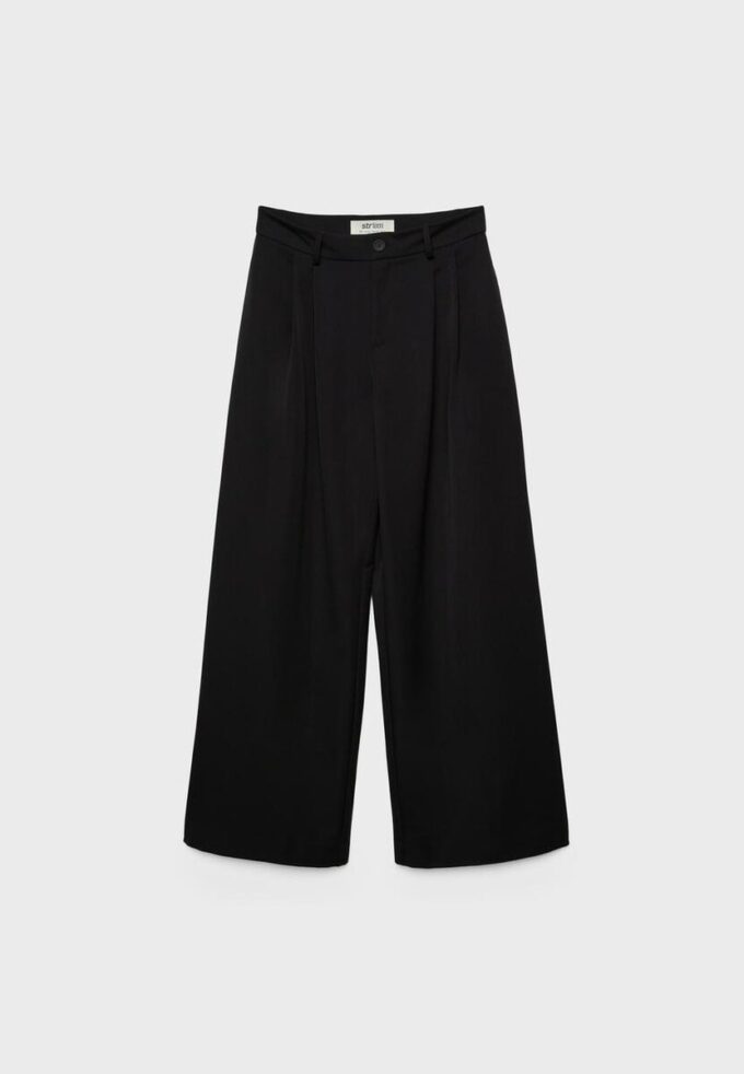 Getailleerde broek met Wide Leg pijpen en coupenaden Getailleerde broek met Wide Leg pijpen en coupenaden