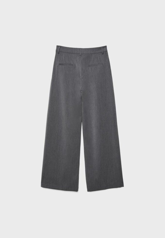 Getailleerde broek met Wide Leg pijpen en coupenaden Getailleerde broek met Wide Leg pijpen en coupenaden