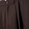 Getailleerde broek met Wide Leg pijpen en coupenaden Getailleerde broek met Wide Leg pijpen en coupenaden