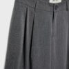Getailleerde broek met Wide Leg pijpen en coupenaden Getailleerde broek met Wide Leg pijpen en coupenaden