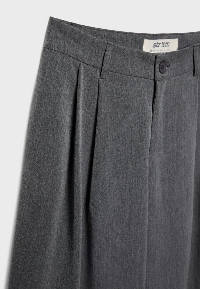 Getailleerde broek met Wide Leg pijpen en coupenaden Getailleerde broek met Wide Leg pijpen en coupenaden